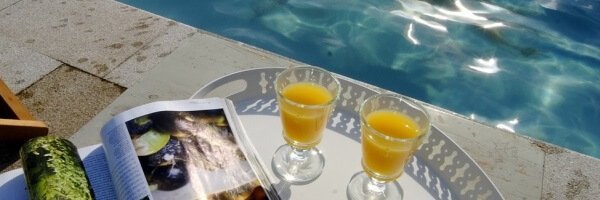 Rester au bord de la piscine