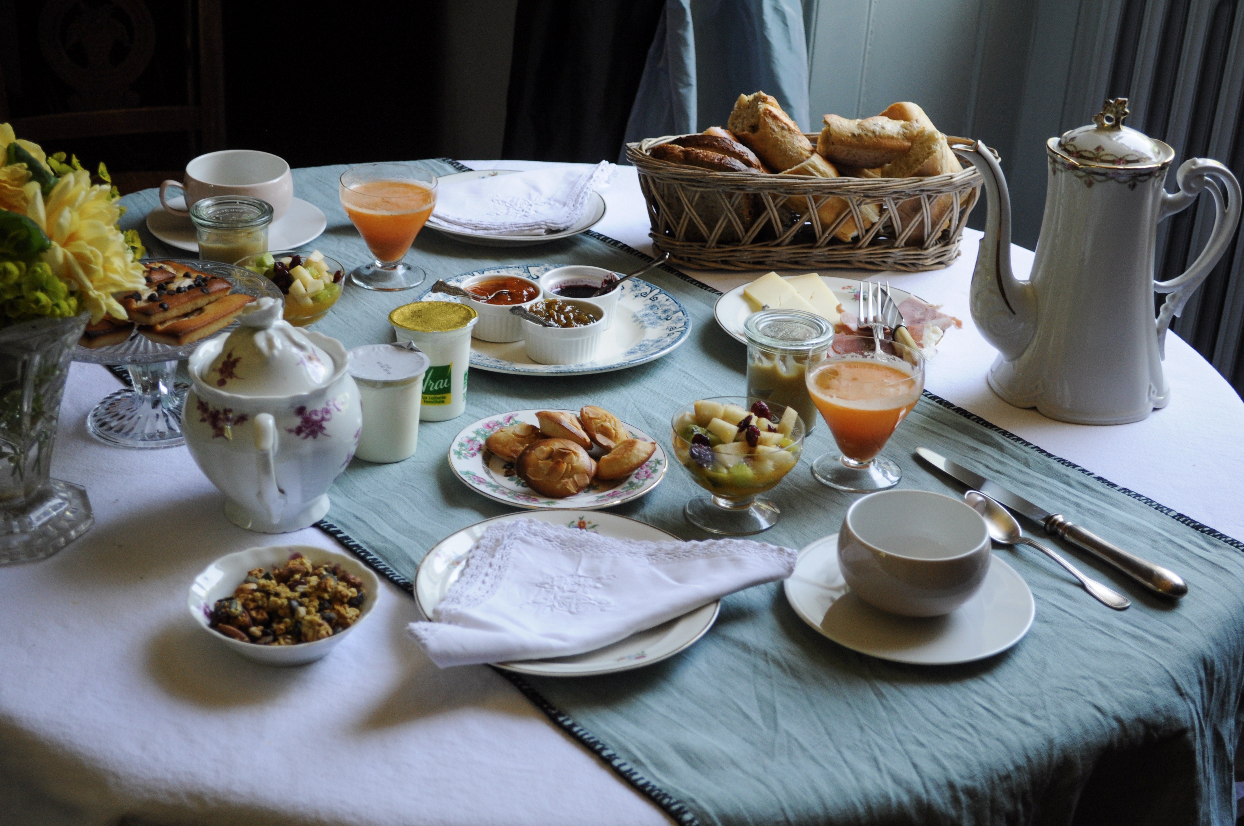 Rsultat de recherche d'images pour "petit dejeuner au coin du feu"