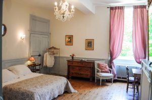 Vue d'ensemble de la chambre de Mademoiselle avec une vue sur le Parc